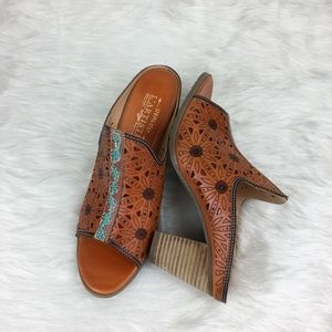 L'Artiste by Spring Step Floral Slide Sandal NWOT